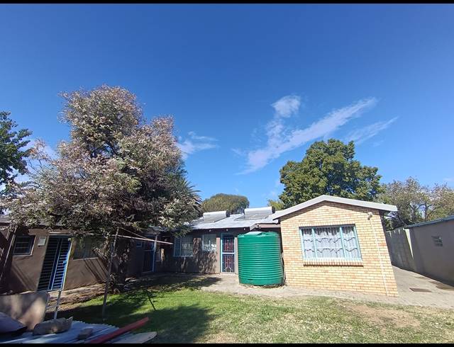 8 BEDROOM HOUSE FOR SALE IN BRANDWAG